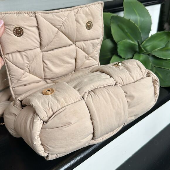 New puffer crossbody shoulder handbag purse neutral designer-look tan gold-tone - Picture 10 of 14